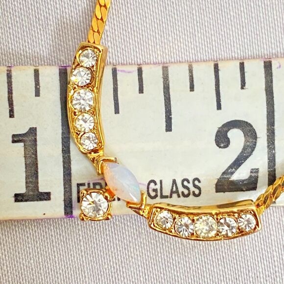 Pendant Necklace Gold Tone Flat Cobra Chain Clear Rhinestones Central Opalesque - Picture 11 of 11